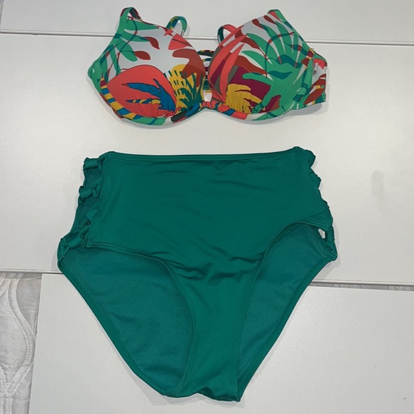 Two La Vie En Rose bikinis - Picture 5 of 5